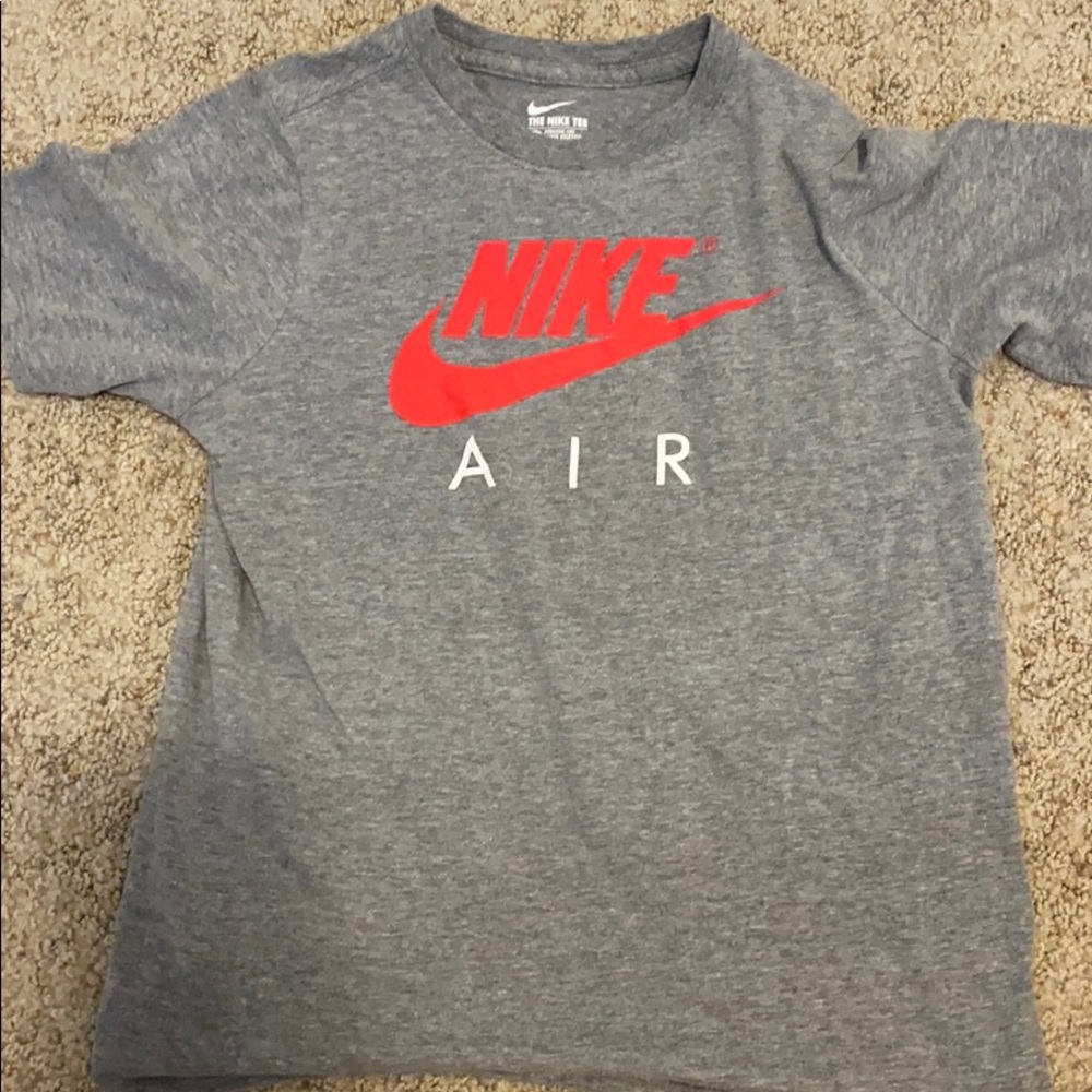 Nike Air boys large short sleeve shirt